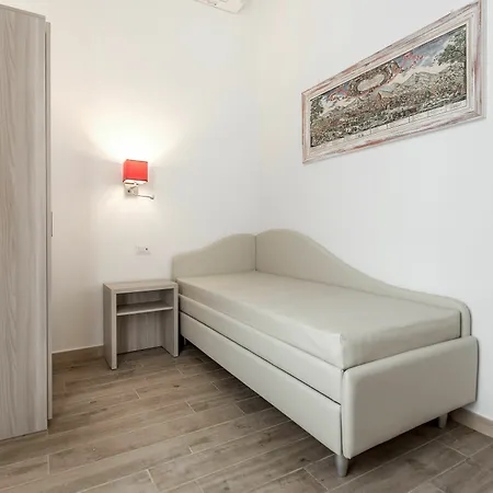 Apollo Affittacamere 3*
