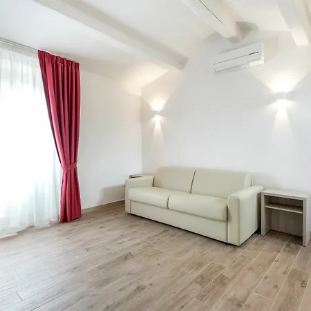 Apollo Affittacamere 3*
