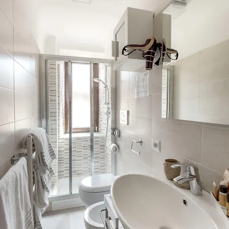 Apollo Guest house 4*
