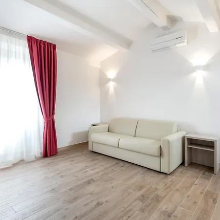 Apollo Guest house 4*